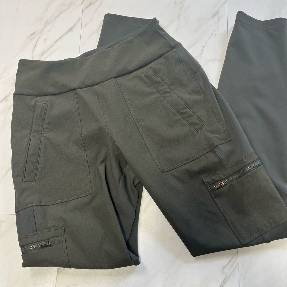 Athleta Headlands Hybrid cargo hiking active wear pants olive green  2